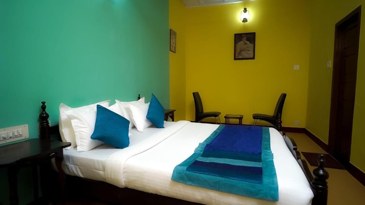 Elphinstone Residency Bed & Breakfast Kochi Exterior photo