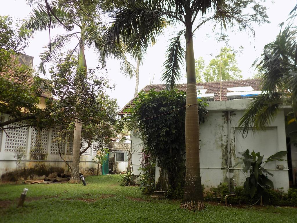 Elphinstone Residency Bed & Breakfast Kochi Exterior photo