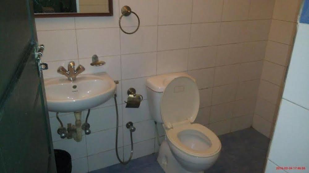 Elphinstone Residency Bed & Breakfast Kochi Exterior photo