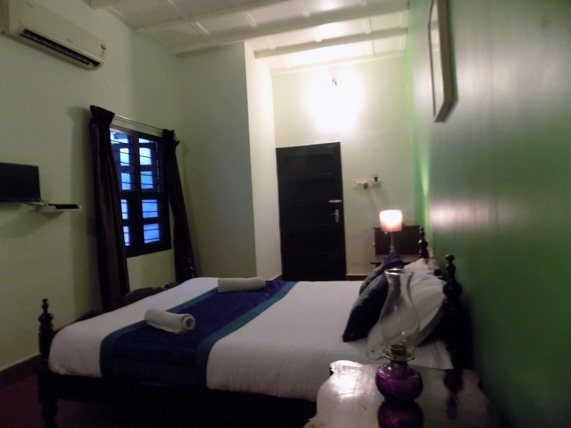 Elphinstone Residency Bed & Breakfast Kochi Exterior photo