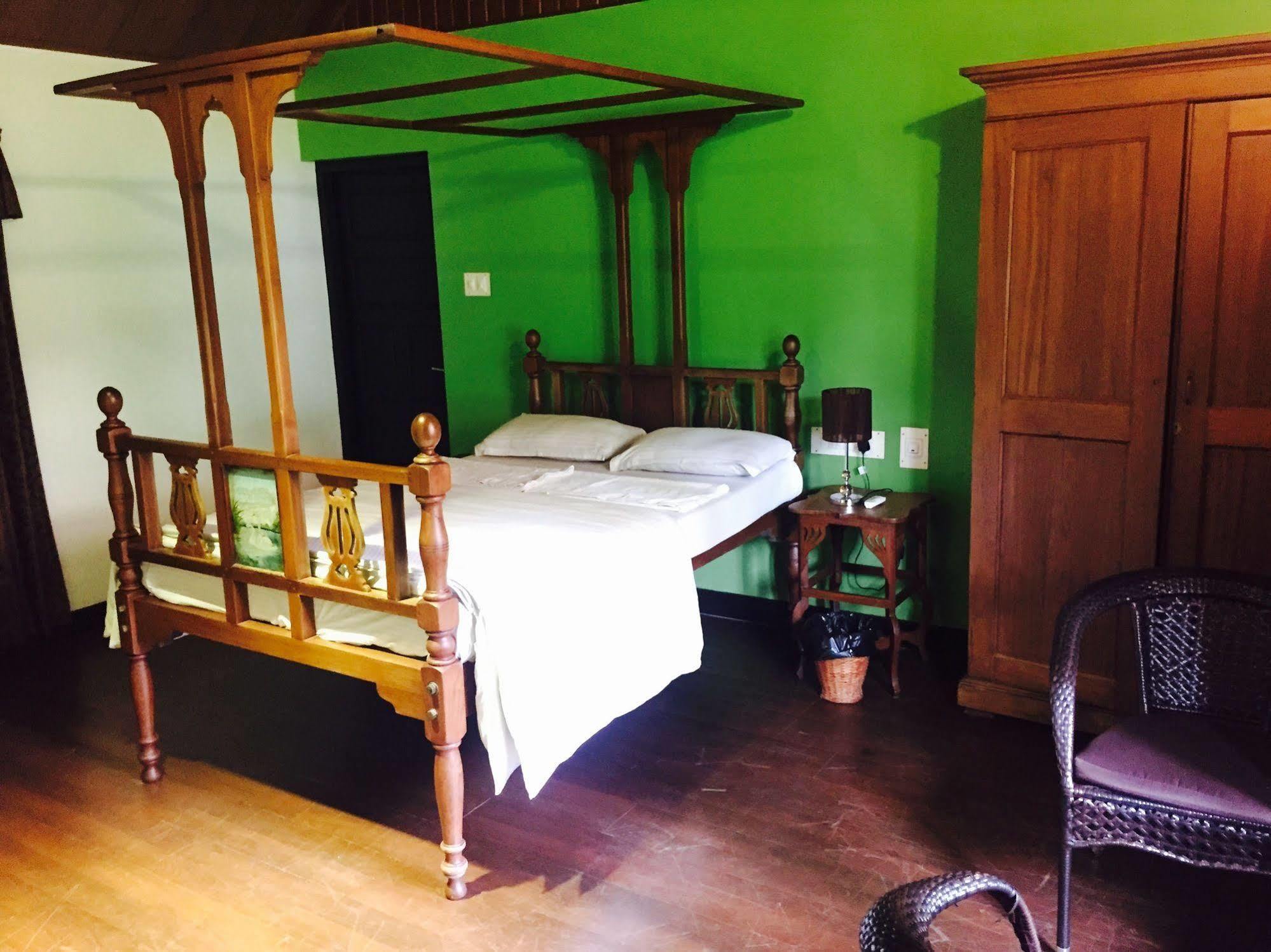 Elphinstone Residency Bed & Breakfast Kochi Exterior photo