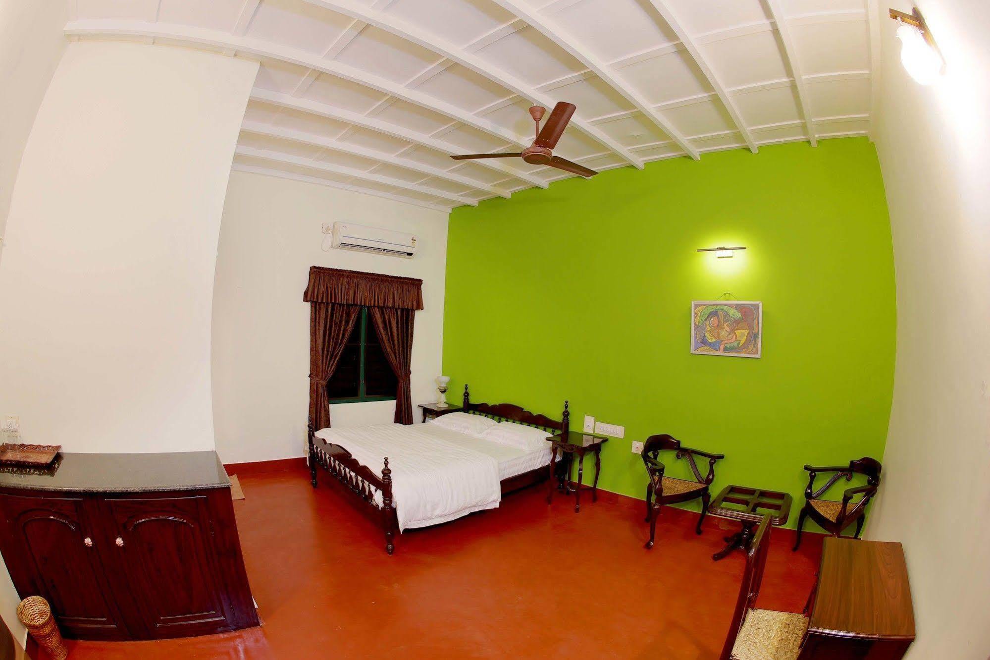 Elphinstone Residency Bed & Breakfast Kochi Exterior photo
