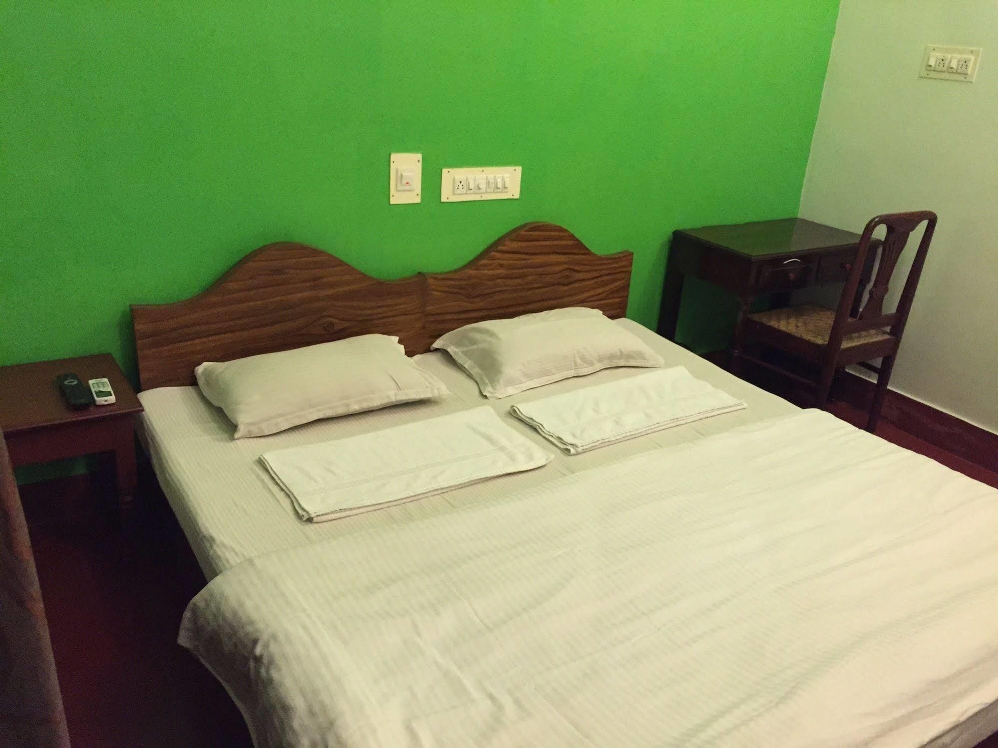 Elphinstone Residency Bed & Breakfast Kochi Exterior photo