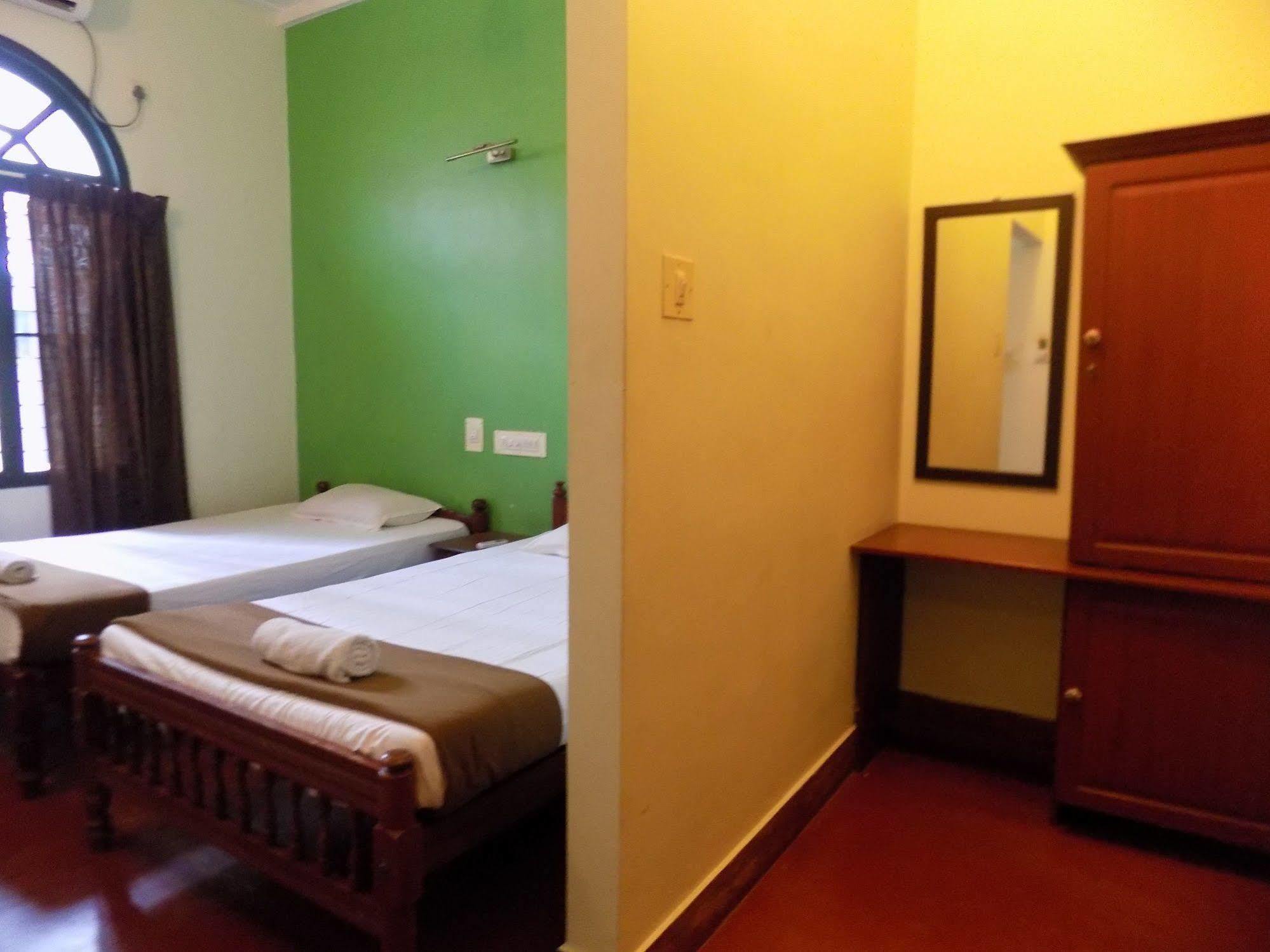 Elphinstone Residency Bed & Breakfast Kochi Exterior photo